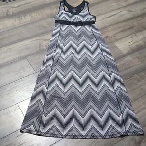 TEK Gear zig-zag maxi black & white dress size M